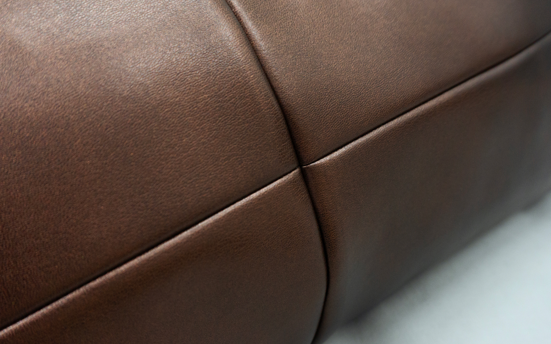 Mrs.Me home couture - cushion Pavillion Mahogany detail1 web